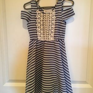 Girls 5t cold shoulder stripe dress